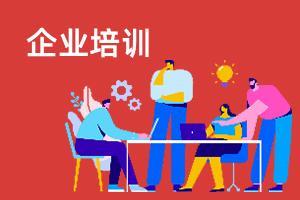 男孩玩秋千击中爸爸头部视频